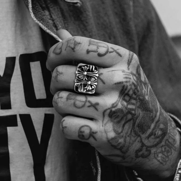 SQUARE CEMETERY RING 9